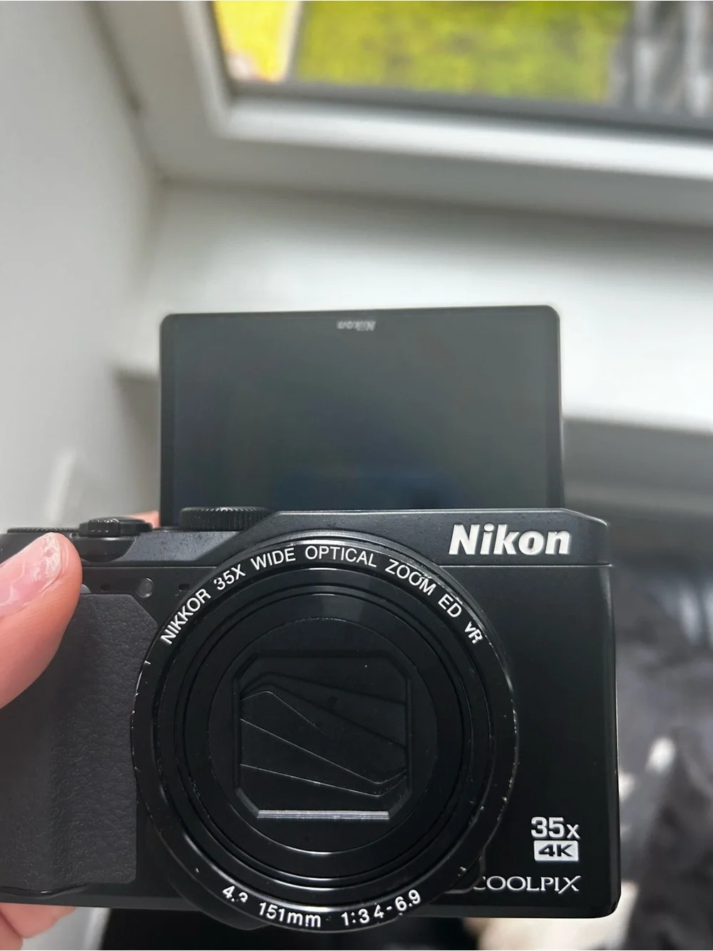 Nikon Coolpix A900